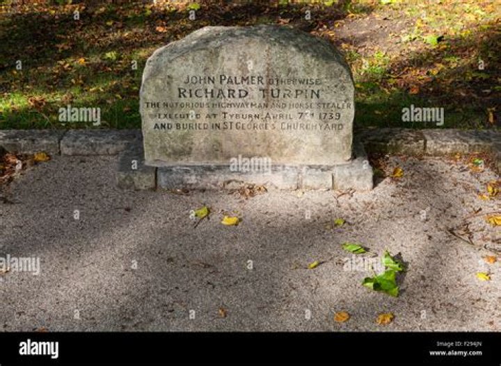 A Look Into The Final Resting Place Of A Hip-Hop Legend